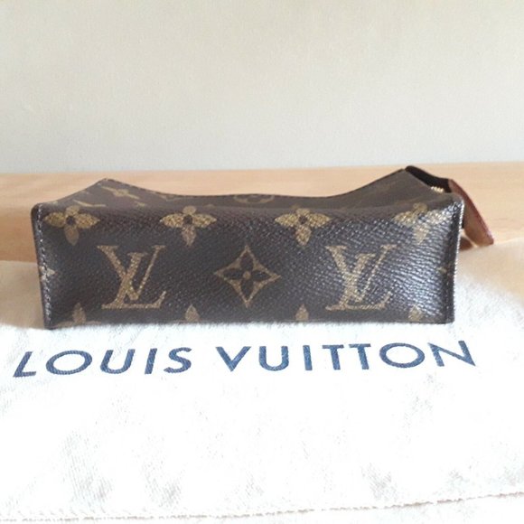 Louis Vuitton Toiletry Pouch 15 - Picture 4 of 8